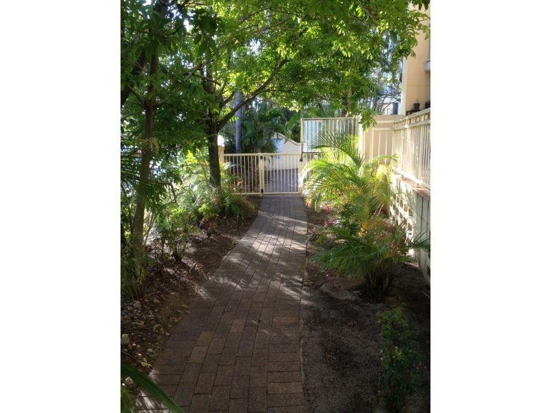 36 ALEXANDRA AVE, Broadbeach QLD 4218