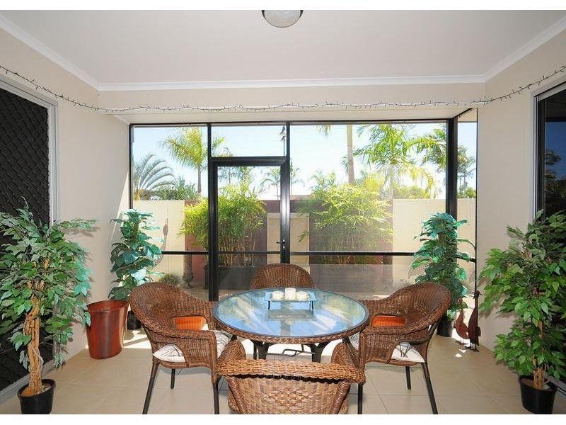 104/230 Pulgul Street, Urangan QLD 4655