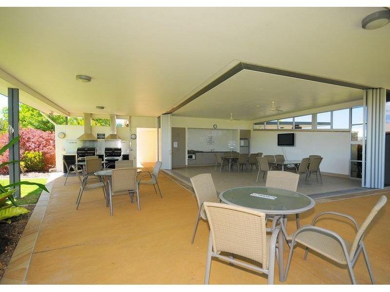 104/230 Pulgul Street, Urangan QLD 4655