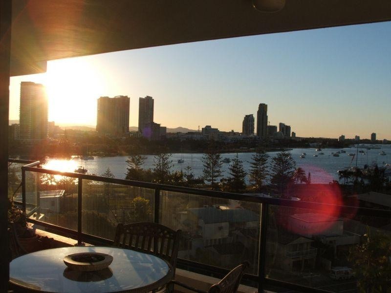 22 Montgomery Avenue, Main Beach QLD 4217