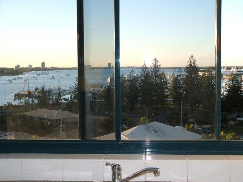 22 Montgomery Avenue, Main Beach QLD 4217