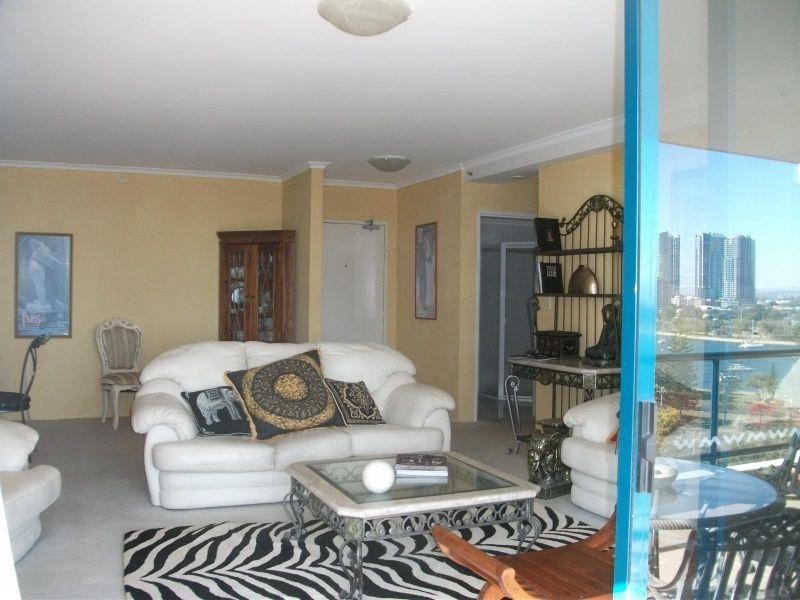 22 Montgomery Avenue, Main Beach QLD 4217