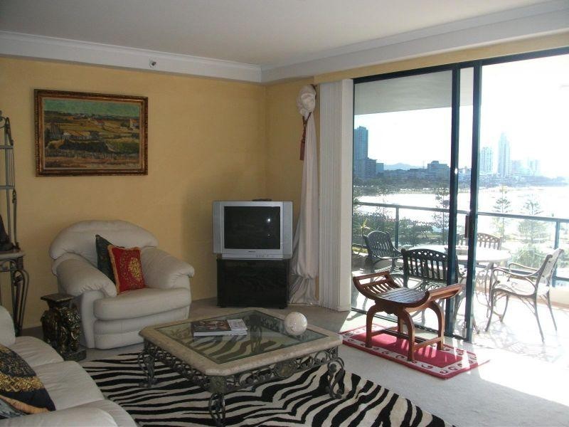 22 Montgomery Avenue, Main Beach QLD 4217