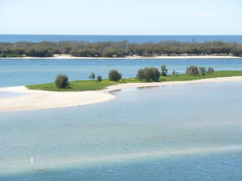 100/326 MARINE PARADE, Labrador QLD 4215