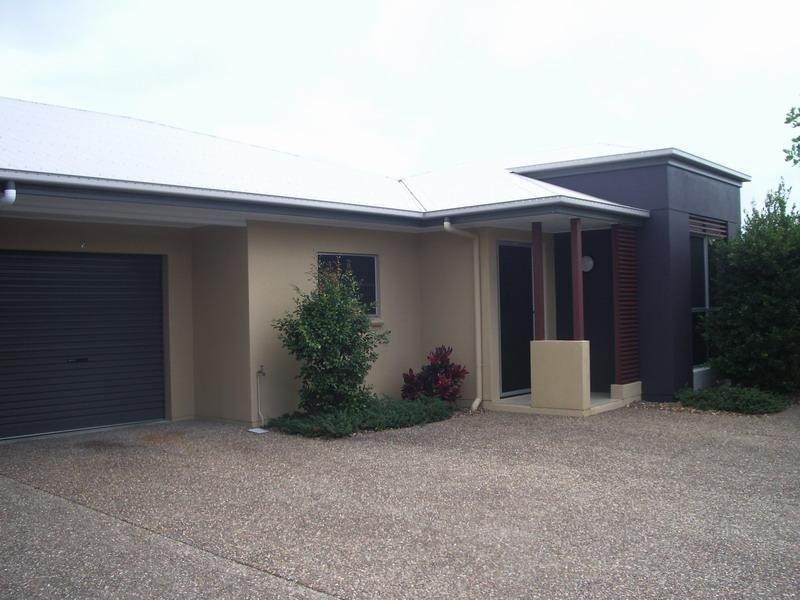 2/230 Pulgul Street, Urangan QLD 4655