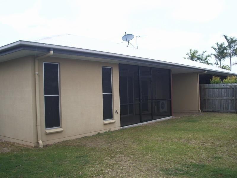 2/230 Pulgul Street, Urangan QLD 4655