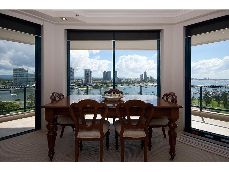 22 Montgomery Avenue, Main Beach QLD 4217