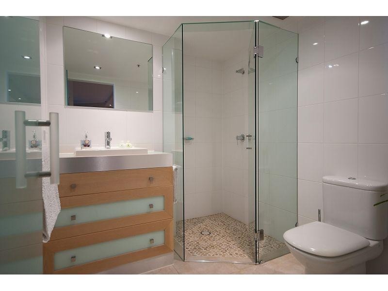22 Montgomery Avenue, Main Beach QLD 4217