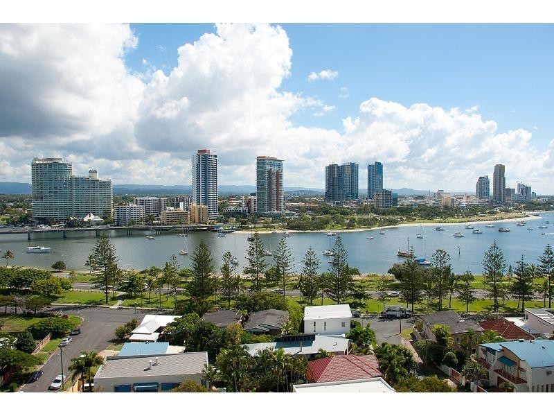 22 Montgomery Avenue, Main Beach QLD 4217