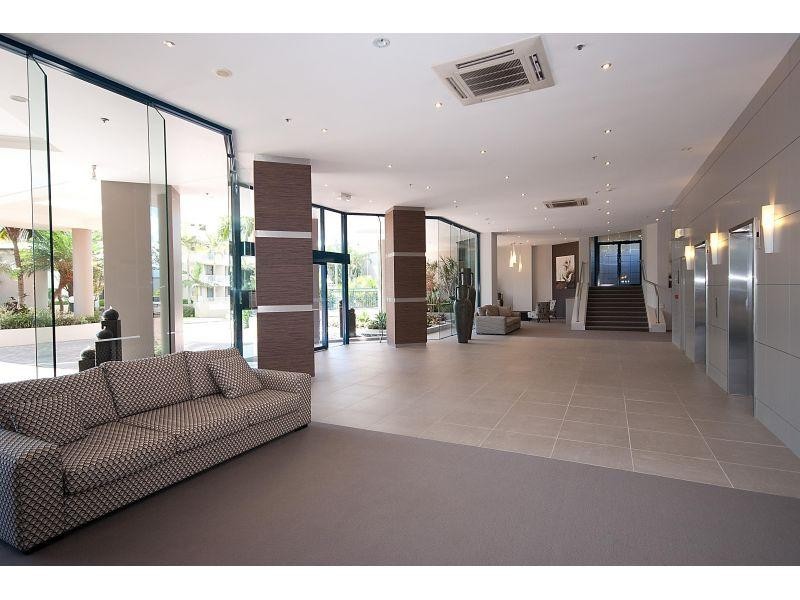 22 Montgomery Avenue, Main Beach QLD 4217