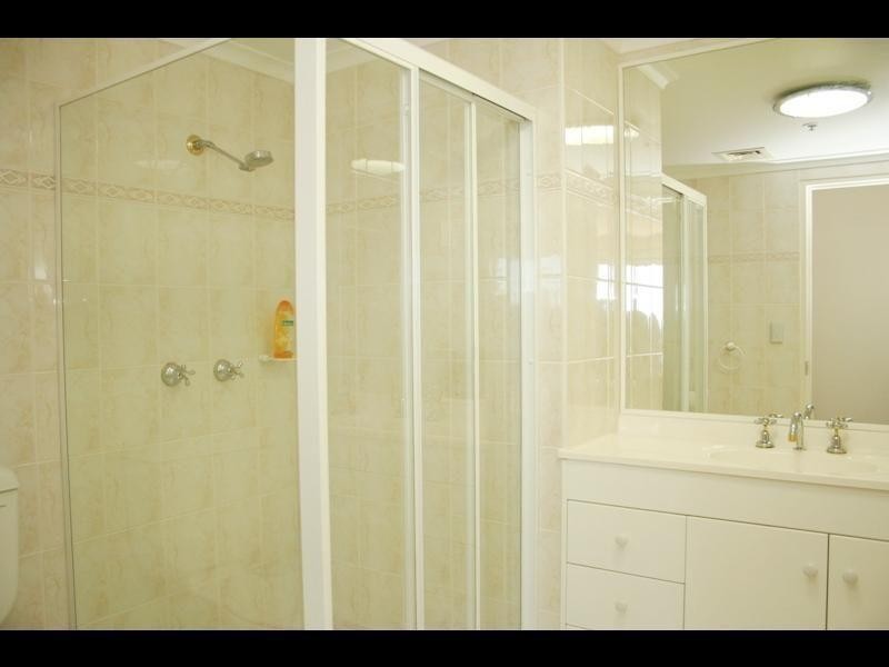 22 Montgomery Avenue, Main Beach QLD 4217