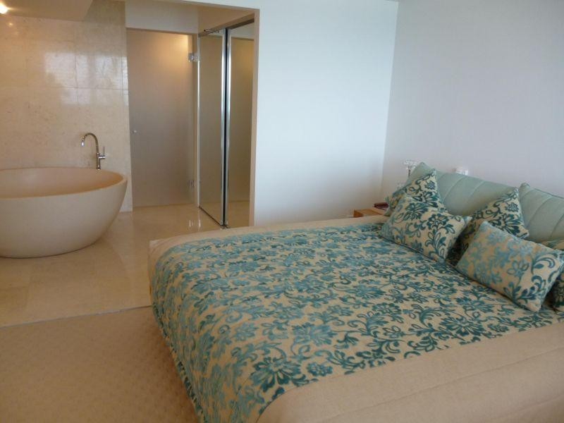3554 Main Beach Parade, Main Beach QLD 4217