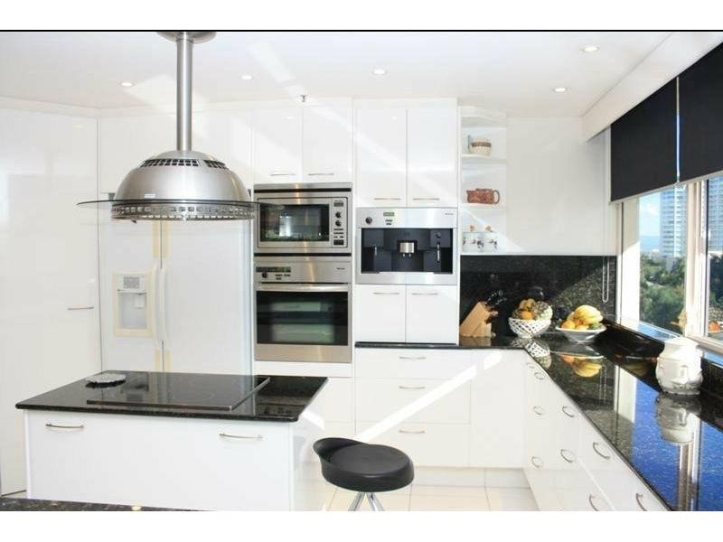 1 Peak Avenue, Main Beach QLD 4217