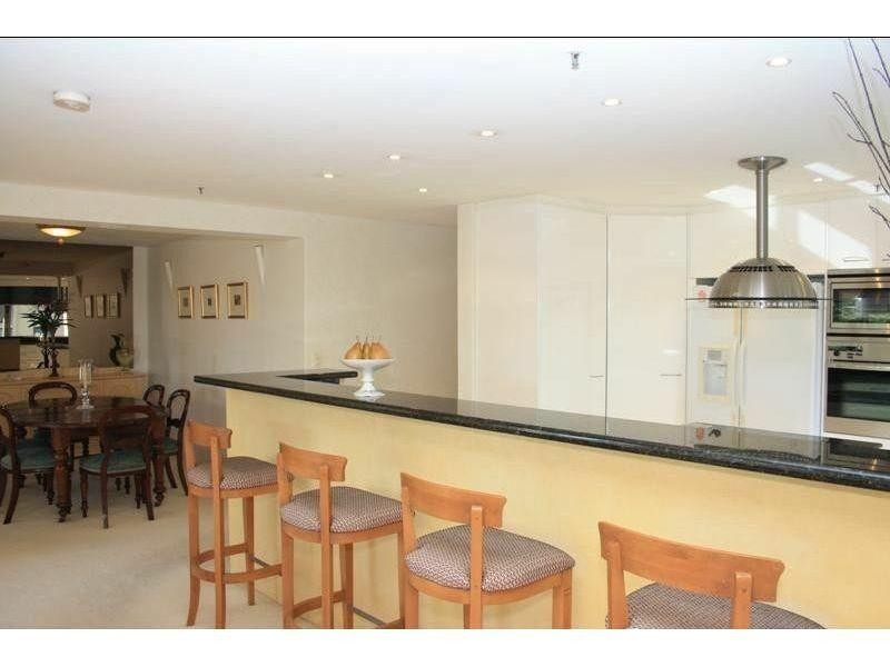 1 Peak Avenue, Main Beach QLD 4217