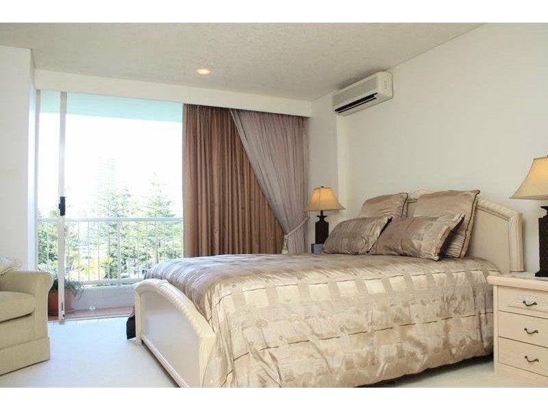 1 Peak Avenue, Main Beach QLD 4217