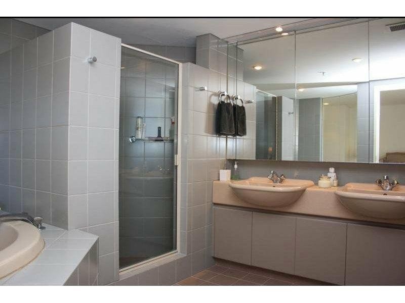 1 Peak Avenue, Main Beach QLD 4217