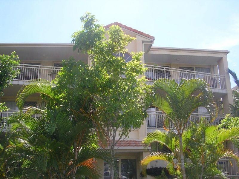 36 ALEXANDRA AVE, Broadbeach QLD 4218