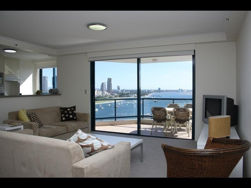 60/22 Montgomery Avenue, Main Beach QLD 4217