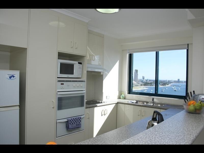 60/22 Montgomery Avenue, Main Beach QLD 4217