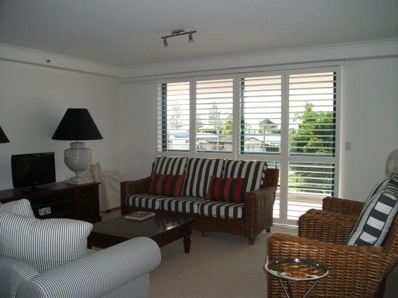 22 Montgomery Avenue, Main Beach QLD 4217