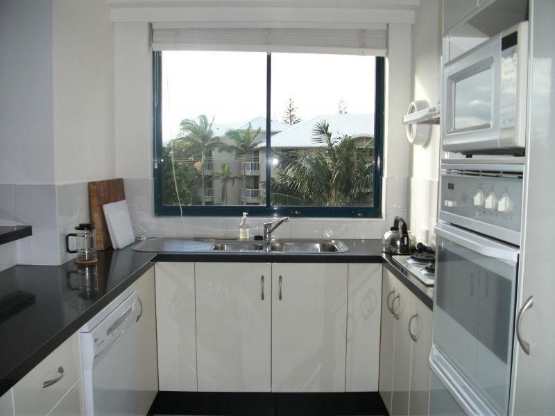 22 Montgomery Avenue, Main Beach QLD 4217