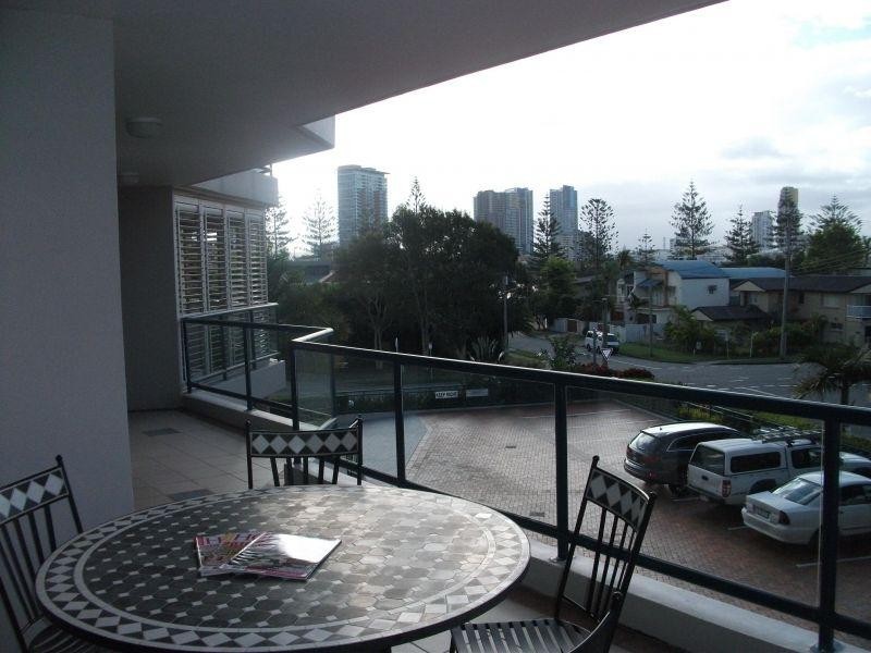 22 Montgomery Avenue, Main Beach QLD 4217