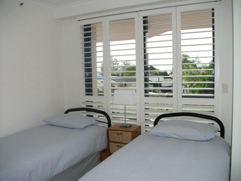 22 Montgomery Avenue, Main Beach QLD 4217
