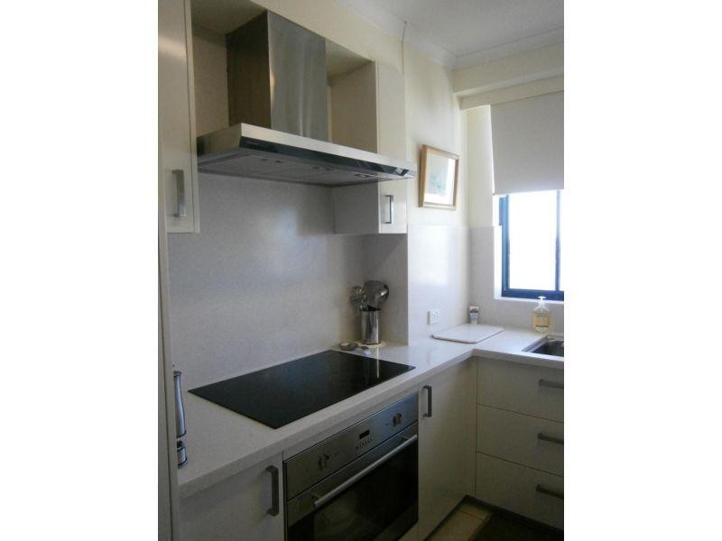 64/22 Montgomery Avenue, Main Beach QLD 4217