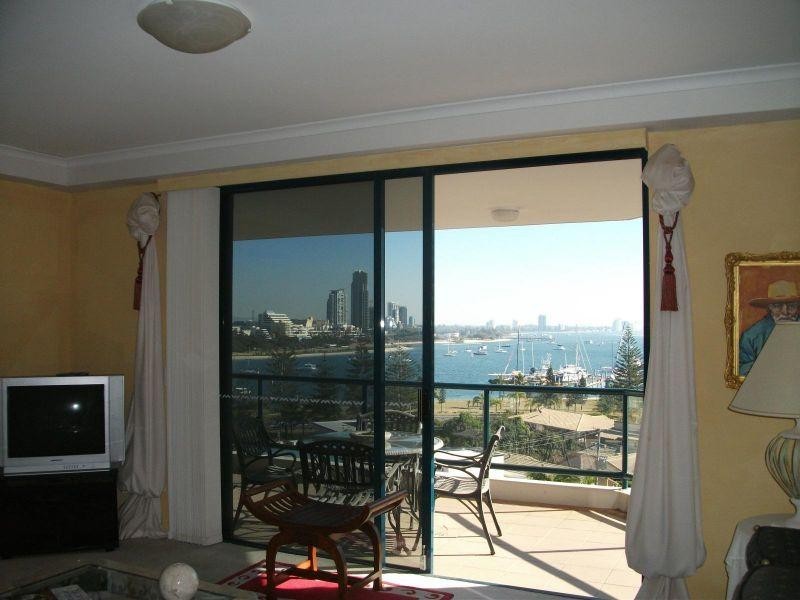 27/22 Montgomery Avenue, Main Beach QLD 4217