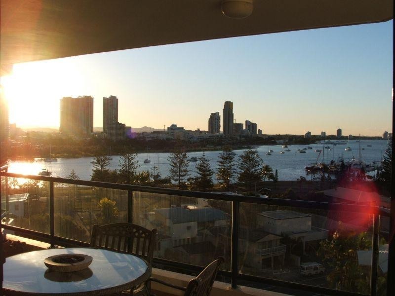 27/22 Montgomery Avenue, Main Beach QLD 4217