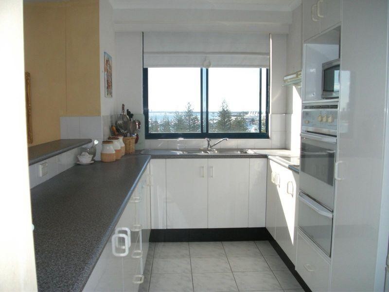 27/22 Montgomery Avenue, Main Beach QLD 4217