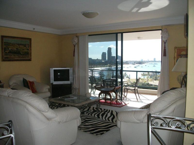 27/22 Montgomery Avenue, Main Beach QLD 4217