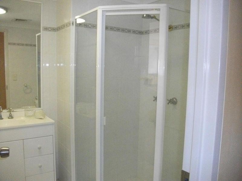 27/22 Montgomery Avenue, Main Beach QLD 4217