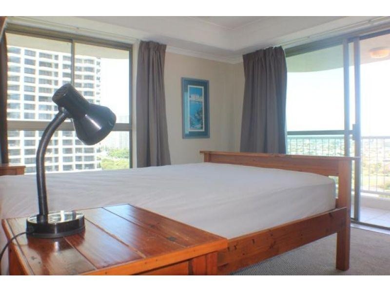 20 Cronin Avenue, Main Beach QLD 4217