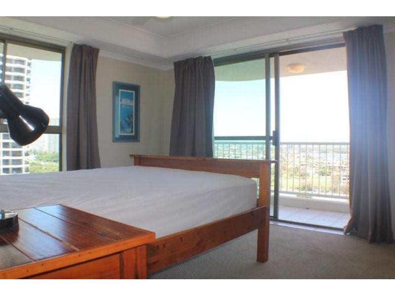 20 Cronin Avenue, Main Beach QLD 4217