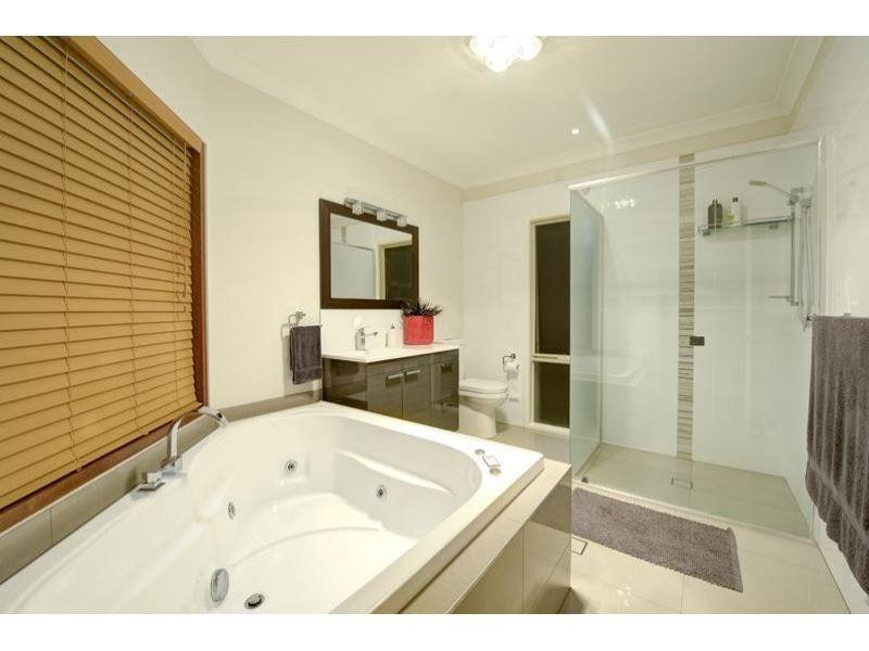 10 Koolang Crescent, Reedy Creek QLD 4227