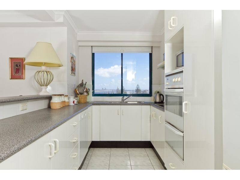 27/22 Montgomery Avenue, Main Beach QLD 4217