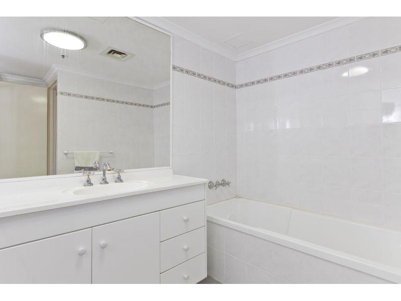 27/22 Montgomery Avenue, Main Beach QLD 4217