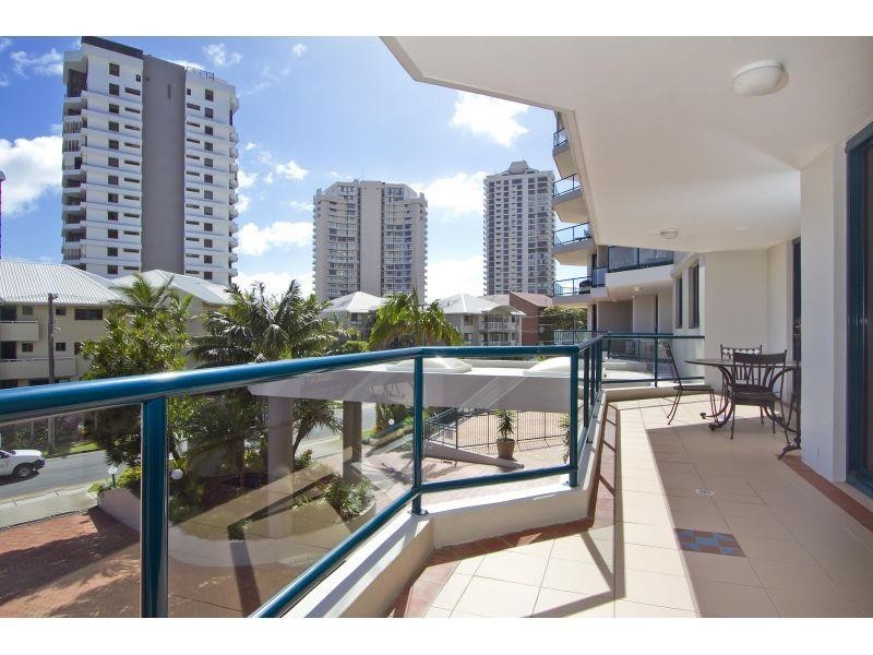 03/22 Montgomery Avenue, Main Beach QLD 4217