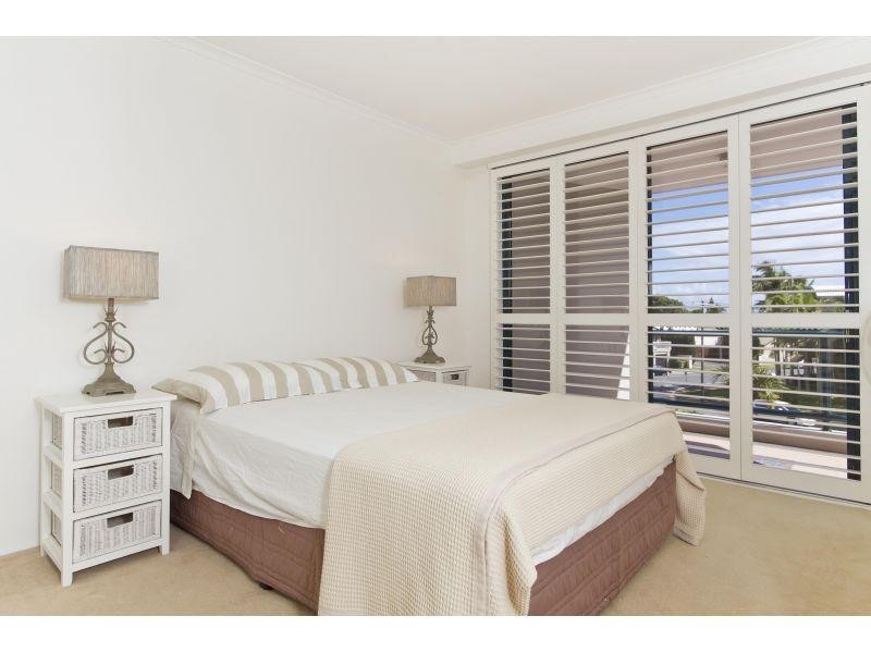 03/22 Montgomery Avenue, Main Beach QLD 4217