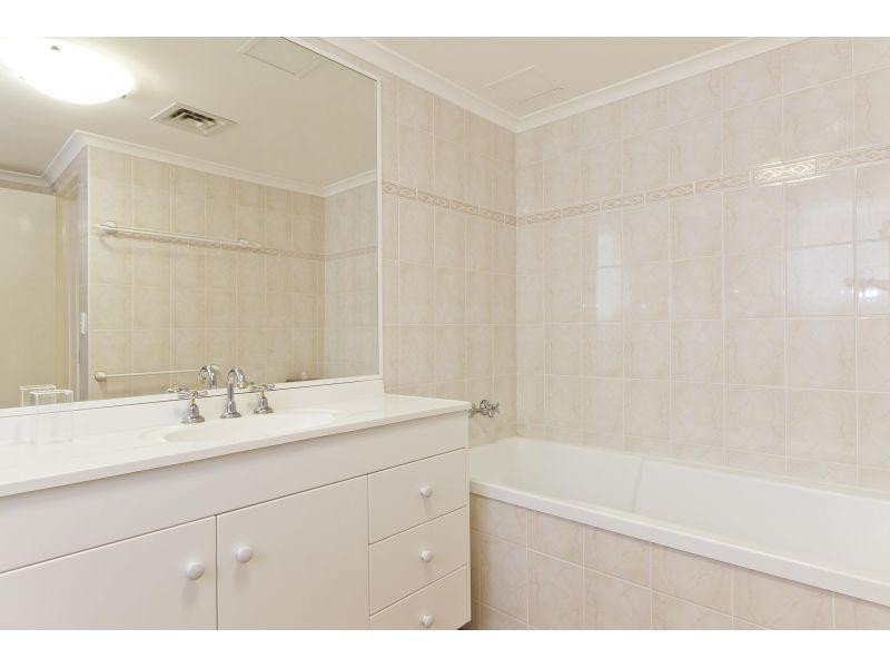 03/22 Montgomery Avenue, Main Beach QLD 4217