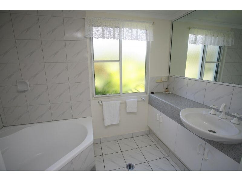 42 Moore St, Trinity Beach QLD 4879