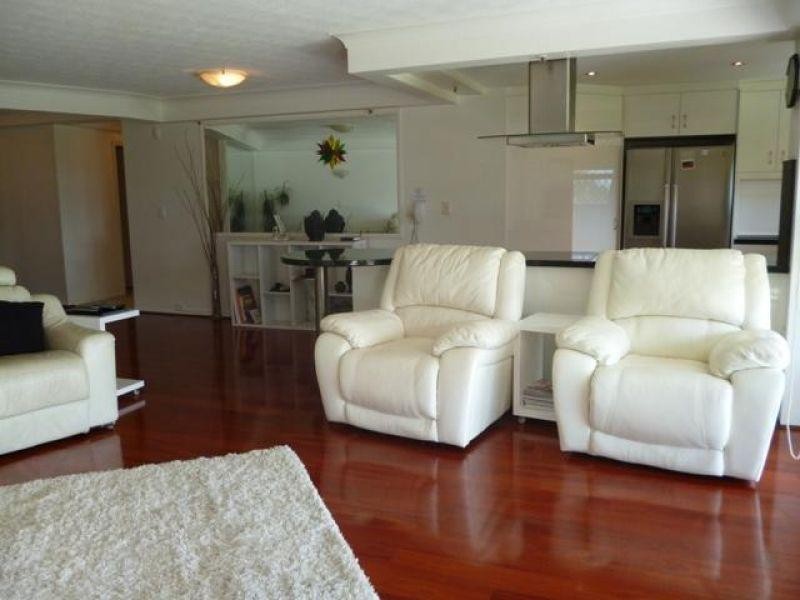 2/45 Hayle Street, Burleigh Heads QLD 4220