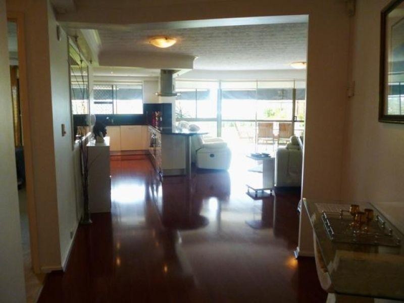 2/45 Hayle Street, Burleigh Heads QLD 4220