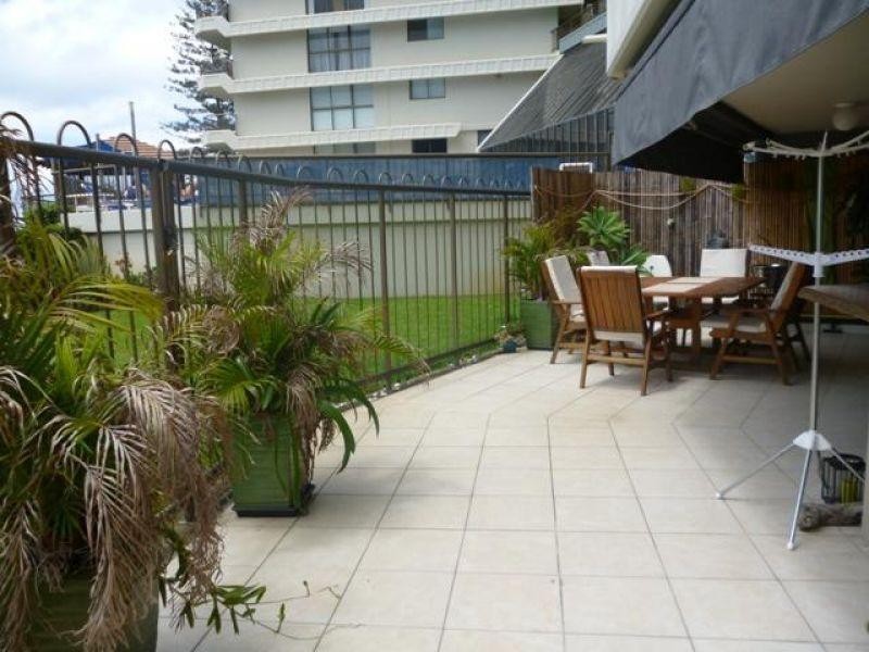 2/45 Hayle Street, Burleigh Heads QLD 4220