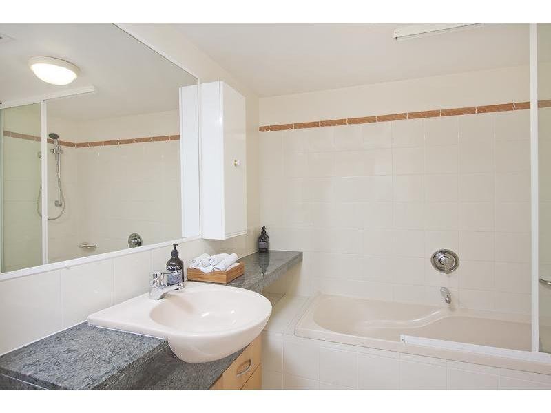 Unit 72/135 Macquarie Street, Teneriffe QLD 4005