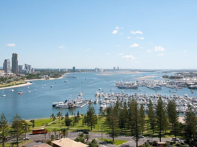 22 Montgomery Avenue, Main Beach QLD 4217