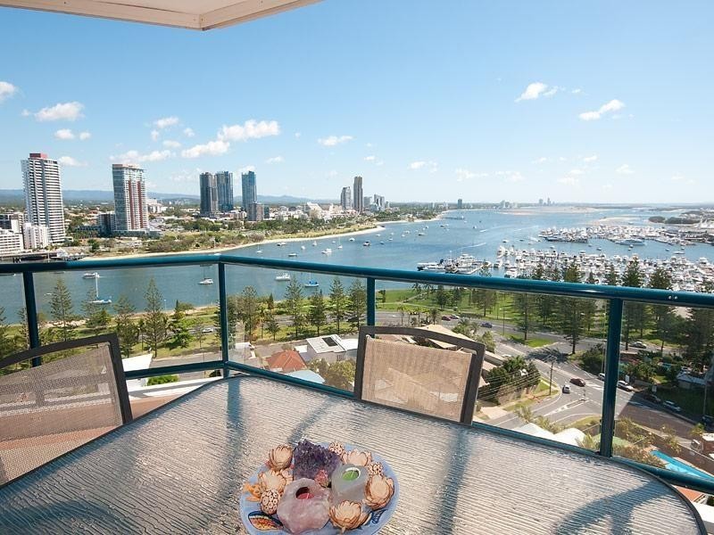 22 Montgomery Avenue, Main Beach QLD 4217