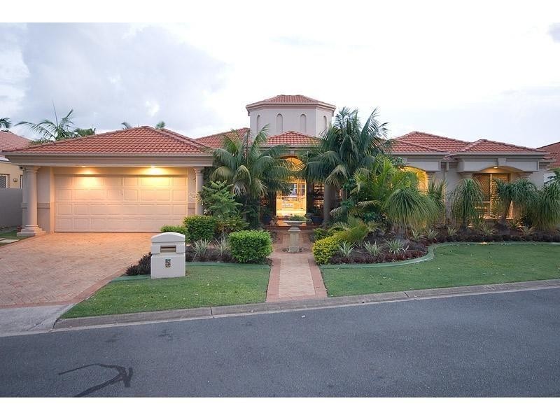 26/40 Cotlew Street East, Southport QLD 4215