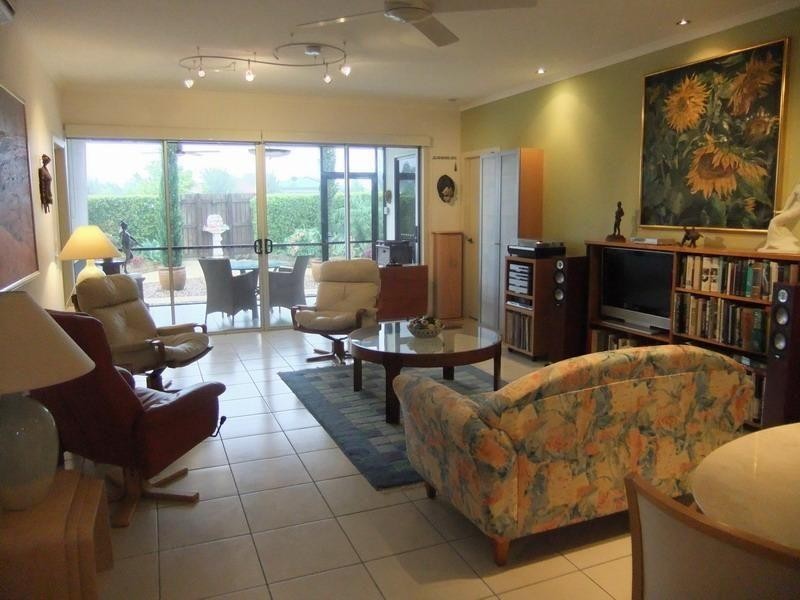 10/230 Pulgul Street, Urangan QLD 4655